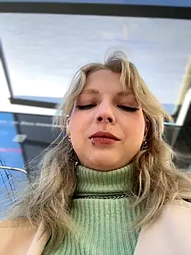 EveLittleSinner online show from 8, 10, 2025