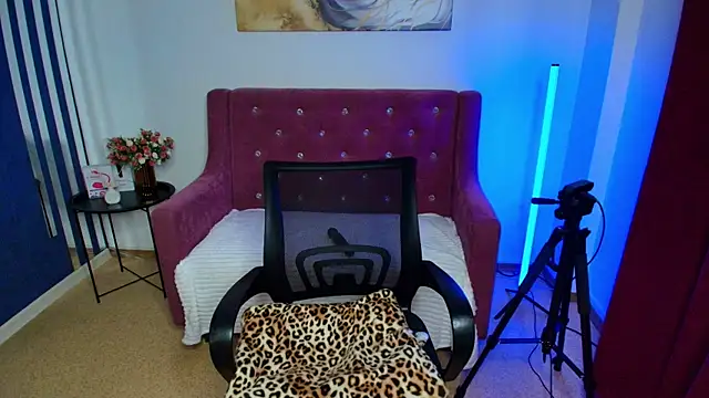 Emma  Ross online show from 25, 6, 2026