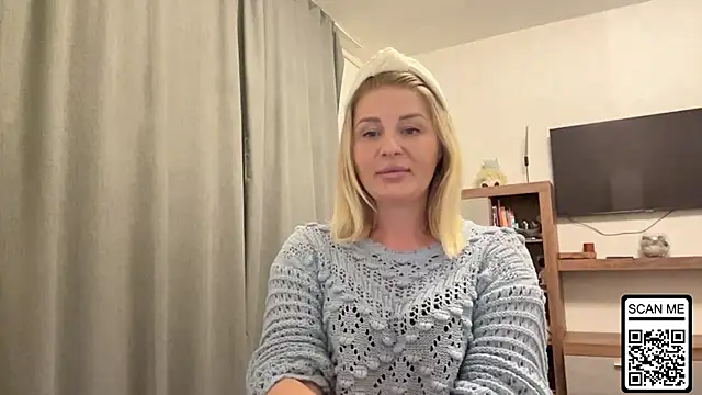Blondie xoxoxo online show from 4, 10, 2025