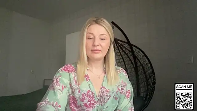 Snapshot of Blondie_xoxoxo chatting on 25, 4, 2026 Blondie xoxoxo online show from 25, 4, 2026