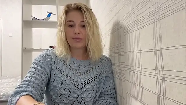 Blondie xoxoxo online show from 17, 9, 2025