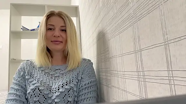 Blondie xoxoxo online show from 22, 9, 2025