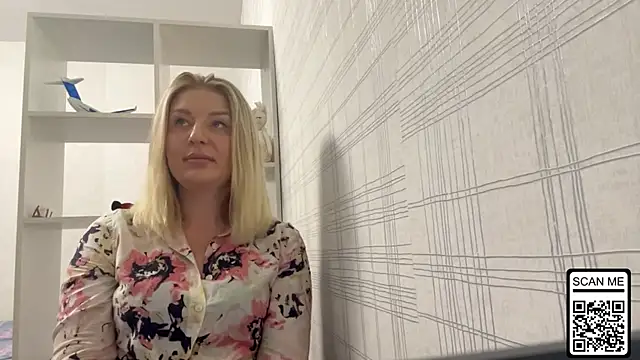 Blondie xoxoxo online show from 20, 10, 2025