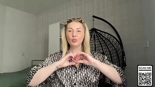Snapshot of Blondie_xoxoxo chatting on 29, 4, 2026 Blondie xoxoxo online show from 29, 4, 2026