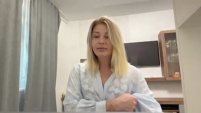 Blondie xoxoxo online show from 1, 10, 2025