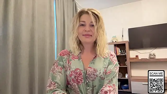 Blondie xoxoxo online show from 5, 10, 2025