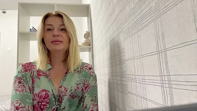 Blondie xoxoxo online show from 29, 9, 2025