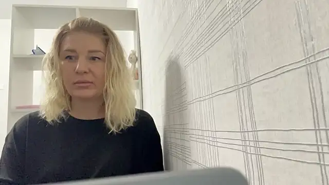 Blondie xoxoxo online show from 25, 9, 2025