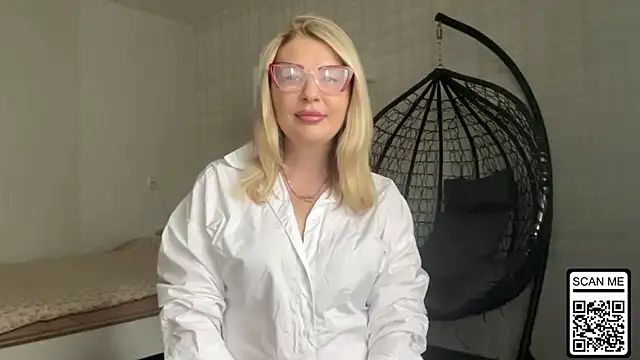 Snapshot of Blondie_xoxoxo chatting on 3, 6, 2026 Blondie xoxoxo online show from 3, 6, 2026