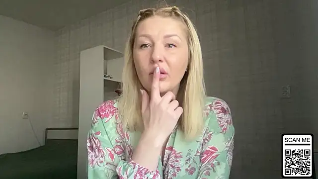 Blondie xoxoxo online show from 9, 3, 2026