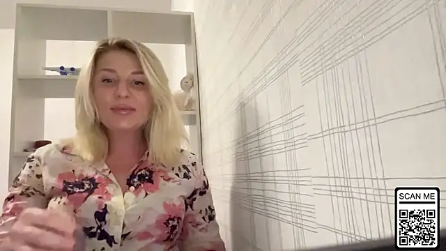 Blondie xoxoxo online show from 25, 10, 2025