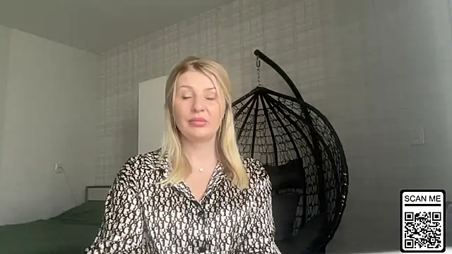Snapshot of Blondie_xoxoxo chatting on 23, 4, 2026 Blondie xoxoxo online show from 23, 4, 2026