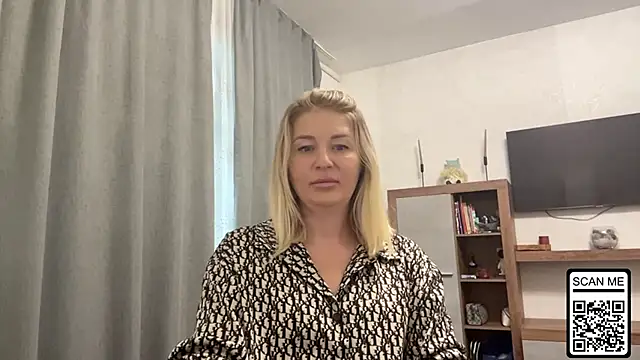 Blondie xoxoxo online show from 3, 10, 2025