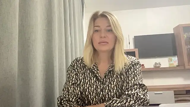 Blondie xoxoxo online show from 10, 9, 2025