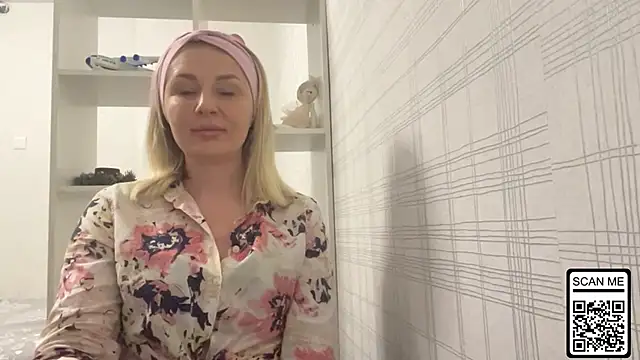 Blondie xoxoxo online show from 30, 11, 2025