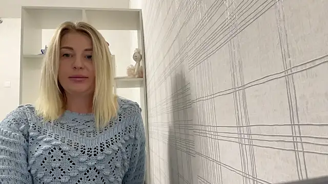 Blondie xoxoxo online show from 28, 9, 2025