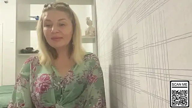 Blondie xoxoxo online show from 5, 11, 2025