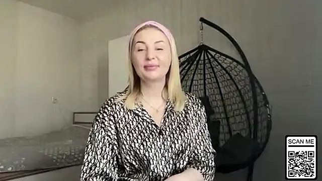 Snapshot of Blondie_xoxoxo chatting on 5, 5, 2026 Blondie xoxoxo online show from 5, 5, 2026