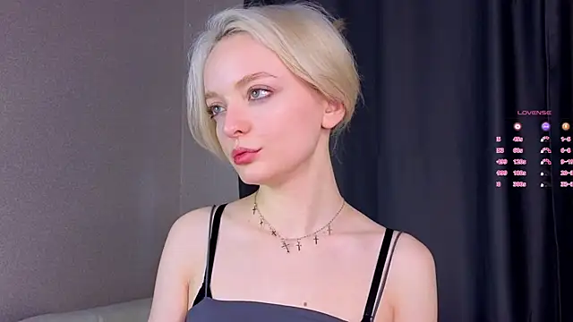 Snapshot of ShizukaBlanche chatting on 11, 10, 2025 ShizukaBlanche online show from 11, 10, 2025