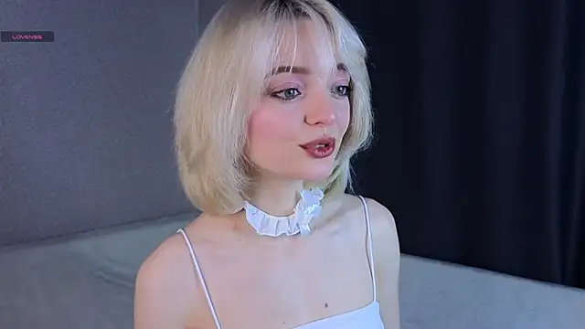 Snapshot of ShizukaBlanche chatting on 3, 11, 2025 ShizukaBlanche online show from 3, 11, 2025