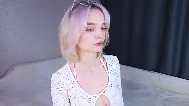 Snapshot of ShizukaBlanche chatting on 11, 11, 2025 ShizukaBlanche online show from 11, 11, 2025