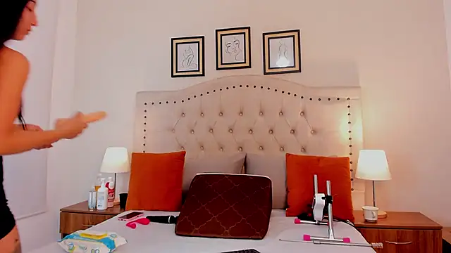 natasha moreno online show from 10, 10, 2025