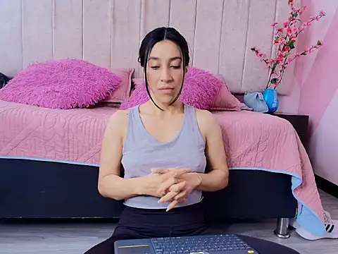 DarlingDuchess  online show from 6, 10, 2025