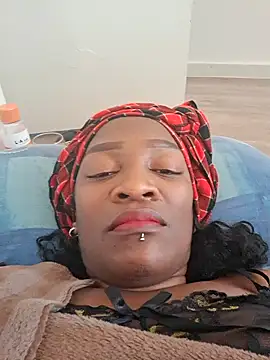 Snapshot of Yummychoklit chatting on 8, 9, 2025 Yummychoklit online show from 8, 9, 2025