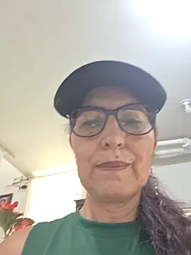 Snapshot of swity_foster chatting on 20, 5, 2026 swity foster online show from 20, 5, 2026