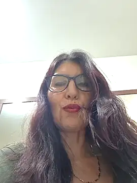 Snapshot of swity_foster chatting on 9, 6, 2026 swity foster online show from 9, 6, 2026
