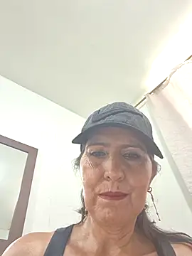 Snapshot of swity_foster chatting on 15, 5, 2026 swity foster online show from 15, 5, 2026