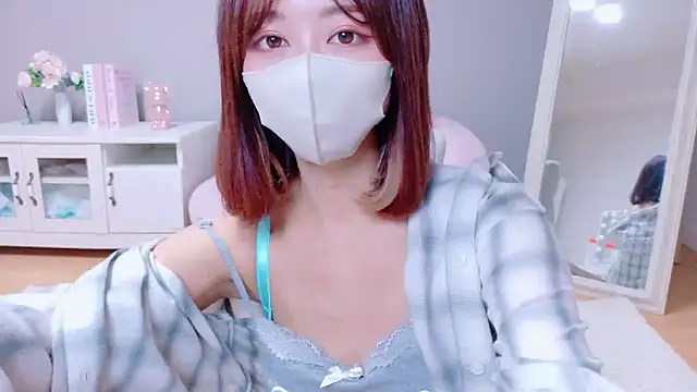 Yuna-ch online show from 8, 9, 2025