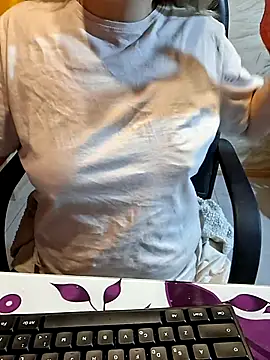 Snapshot of qSensi chatting on 27, 10, 2025 qSensi online show from 27, 10, 2025