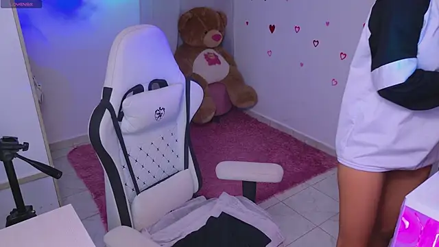 BrunetteAdams001 online show from 24, 2, 2026