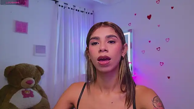 BrunetteAdams001 online show from 16, 6, 2026