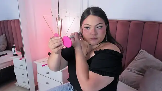 Snapshot of Tessa_Sinclaire chatting on 12, 6, 2026 Tessa Sinclaire online show from 12, 6, 2026