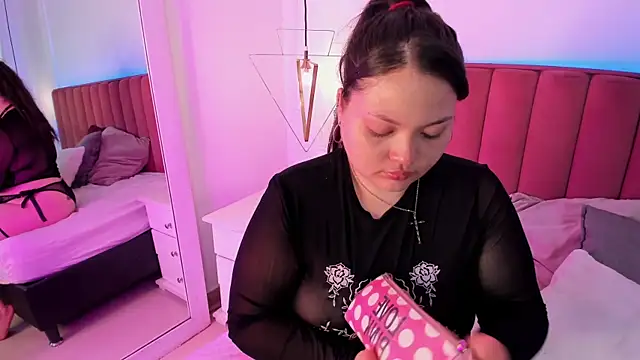 Tessa Sinclaire online show from 17, 4, 2026