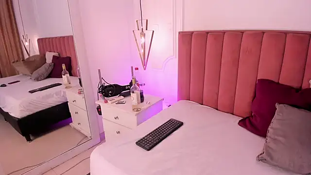 Tessa Sinclaire online show from 16, 5, 2026