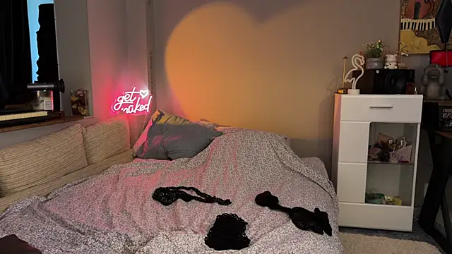 Secret Lovers1 online show from 16, 6, 2026