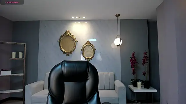 Snapshot of NataliaGaret chatting on 9, 10, 2025 NataliaGaret online show from 9, 10, 2025