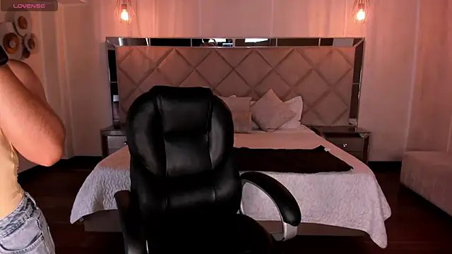 Snapshot of MilaColeman chatting on 3, 11, 2025 MilaColeman online show from 3, 11, 2025