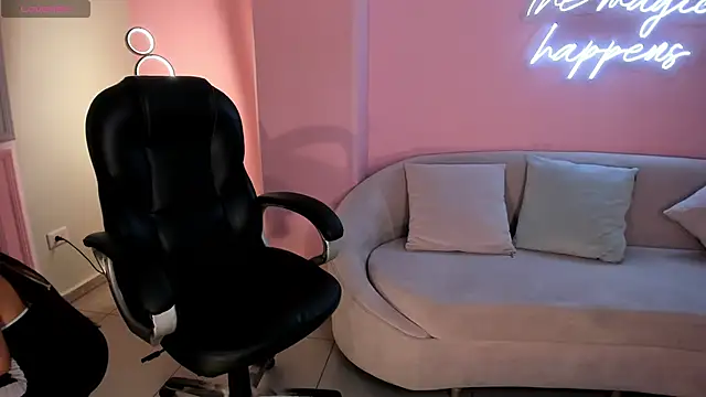 Snapshot of MilaColeman chatting on 6, 11, 2025 MilaColeman online show from 6, 11, 2025