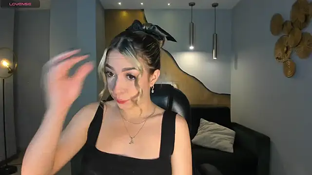 LizzCooper online show from 8, 11, 2025