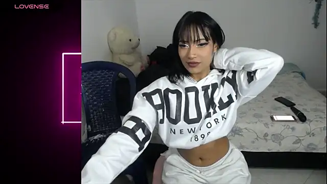 Snapshot of Papi_Mami_Live chatting on 16, 11, 2025 Papi Mami Live online show from 16, 11, 2025