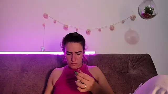 katalella brown1 online show from 3, 10, 2025