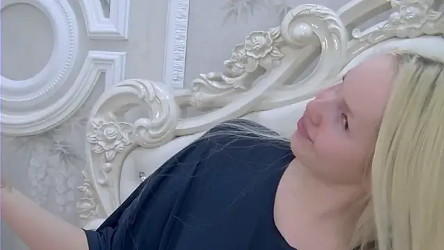 EllieFrosty  online show from 13, 3, 2026