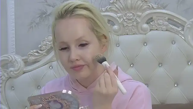 EllieFrosty  online show from 10, 6, 2026