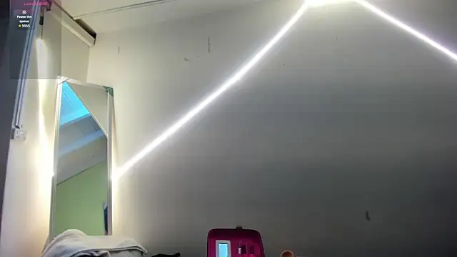 Snapshot of AtheneaArbelaez_ chatting on 15, 10, 2025 AtheneaArbelaez online show from 15, 10, 2025