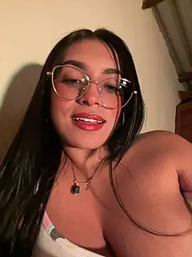 Snapshot of Linda_Saenz_ chatting on 1, 6, 2026 Linda Saenz online show from 1, 6, 2026