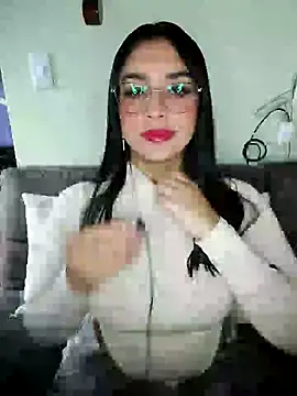 Linda Saenz  online show from 24, 10, 2025